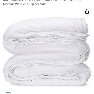 Celeep white Queen duvet insert/comforter.